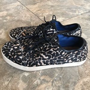 Women’s 11 or Men’s 9.5 leopard Tom shoes w/ hair